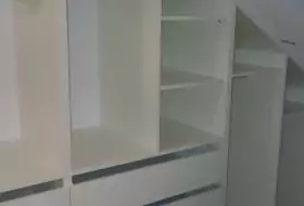 Schreinerei Ilin - Begehbarer Schrank unter der Dachschräge (2)